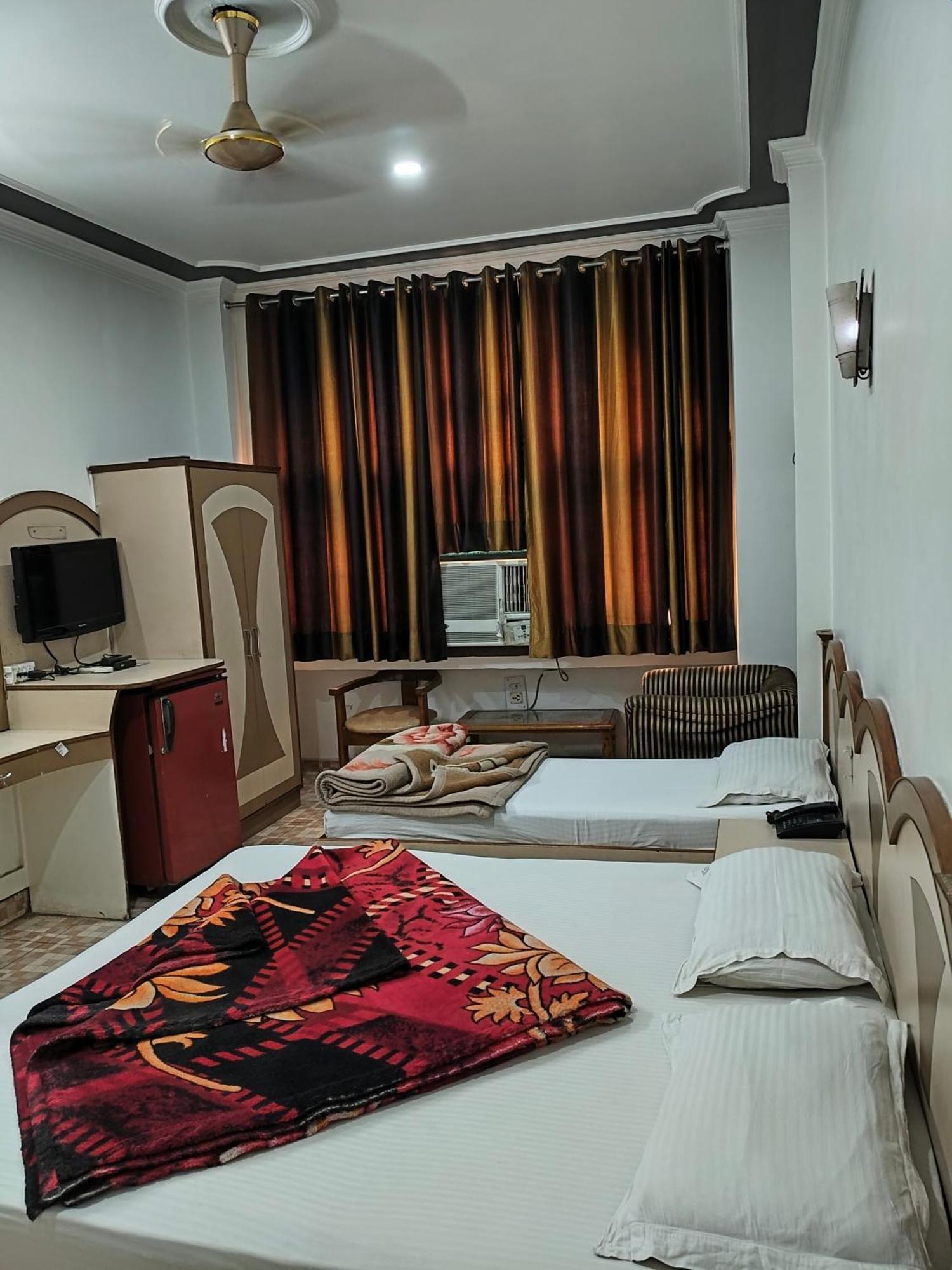 Hotel Yatri International New Delhi Exterior foto