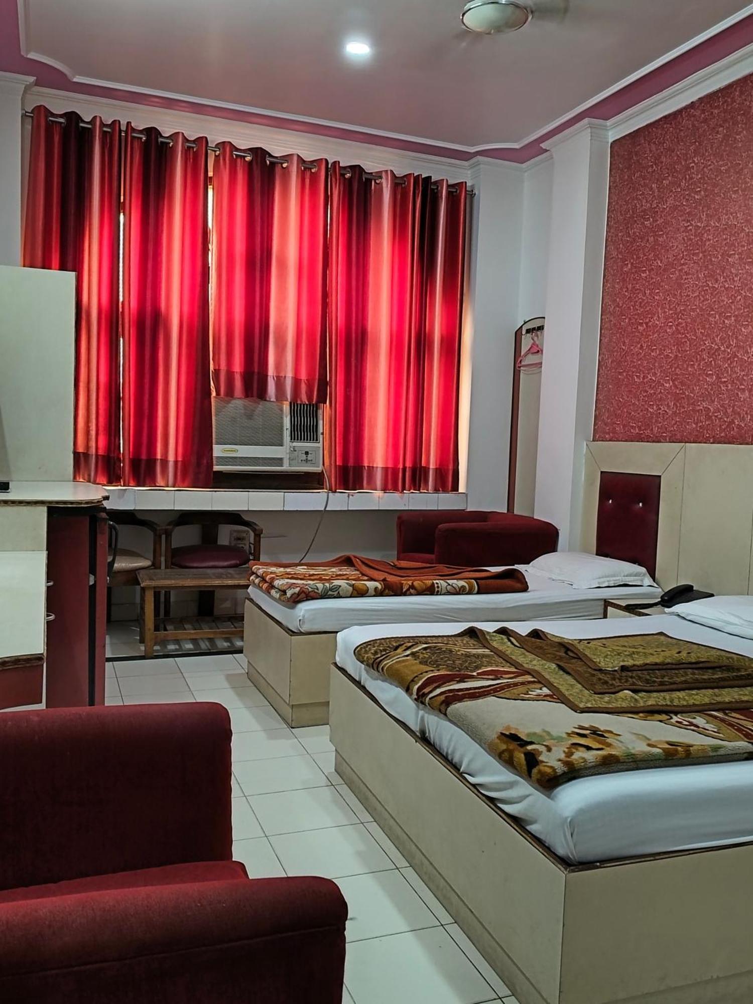 Hotel Yatri International New Delhi Exterior foto
