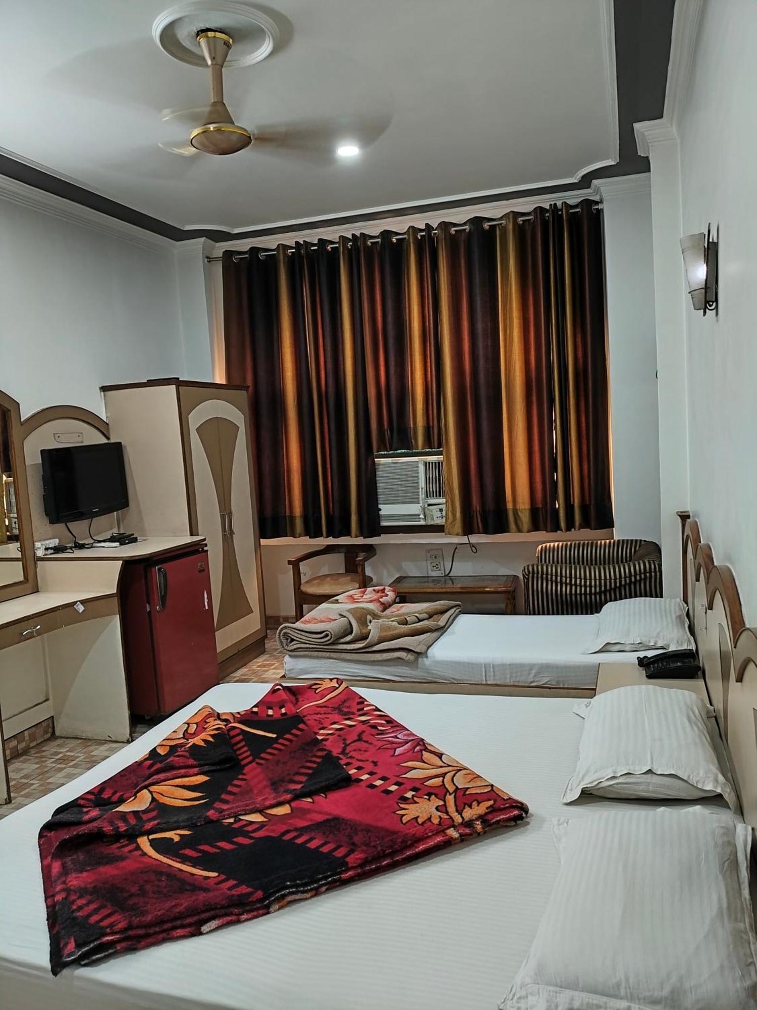 Hotel Yatri International New Delhi Exterior foto