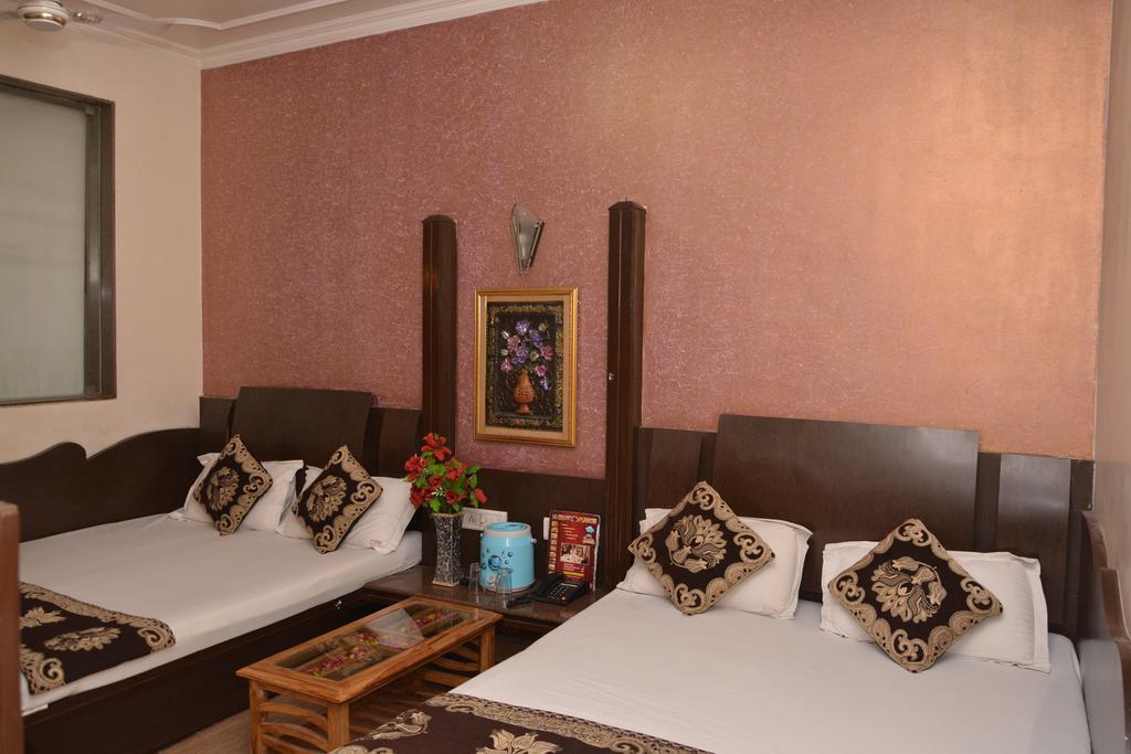 Hotel Yatri International New Delhi Exterior foto