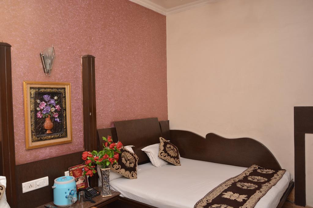 Hotel Yatri International New Delhi Exterior foto
