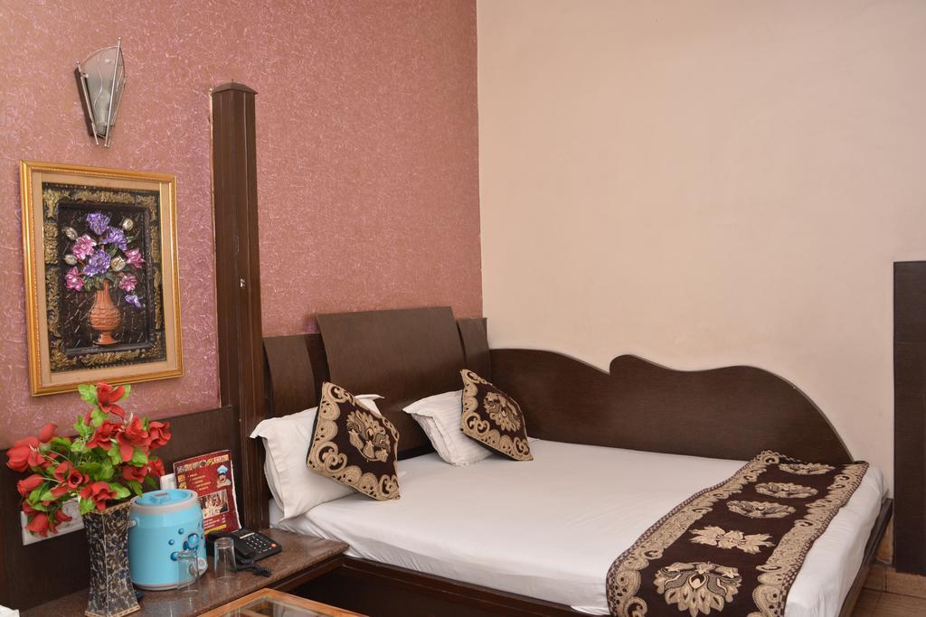 Hotel Yatri International New Delhi Exterior foto