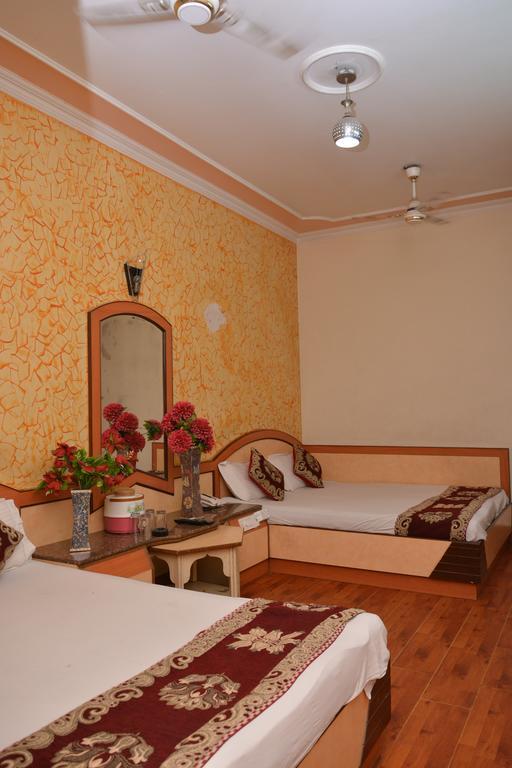 Hotel Yatri International New Delhi Exterior foto